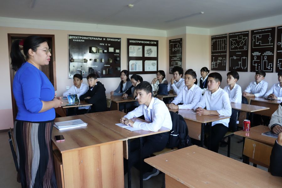 «Парасат» колледжінде «Тарих төріндегі Тараз» тақырыбында 1 курс студенттеріне танымдық дәріс