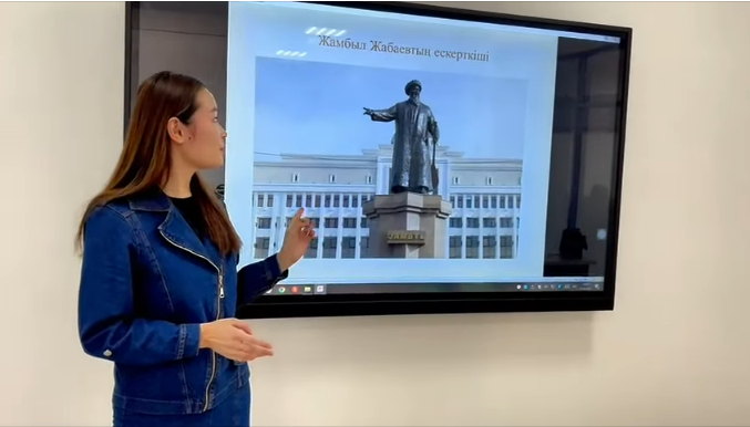 СТУДЕНТТЕРГЕ ДӘРІС ЖАЛҒАСУДА