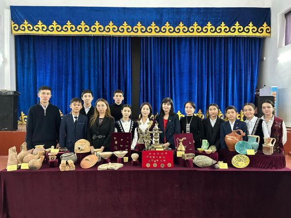 №32 орта мектепте «Тарих аясындағы көне Тараз» көрмеcі