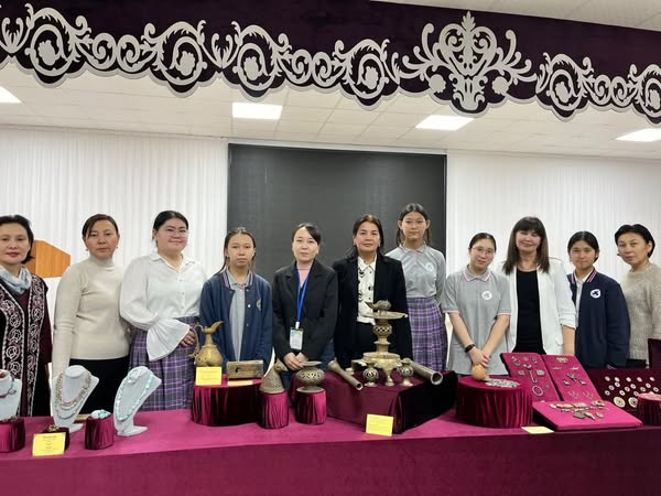 Айша Бибі атындағы дарынды қызы балаларға арналған мамандандырылған «Білім-инновация» лицей-интернатының оқушыларына жылжымалы көрме 15.11.2024