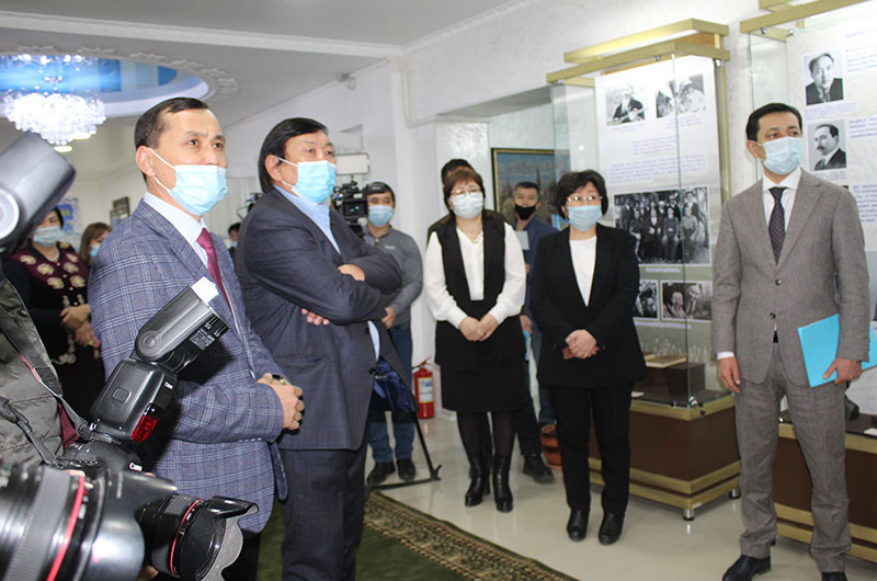 «Айтыстың ақтаңгері, өлең жырдың дүлдүлі»