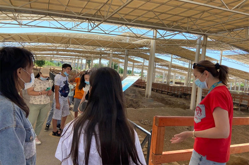 Жазғы демалыс лагерінде жүрген оқушыларға экскурсия жүргізді