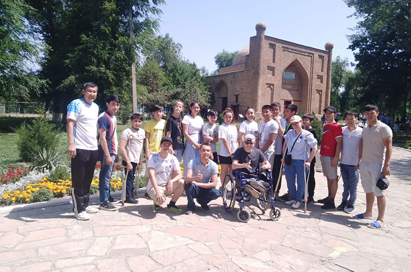 Қарахан кесенесін тамашалады