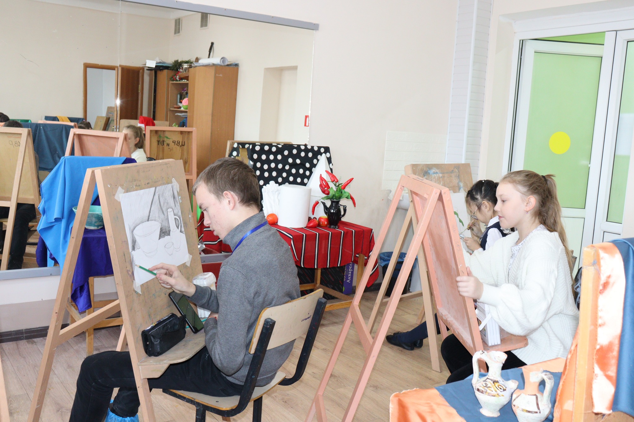 «Оқушылар сарайы» КММ-де балалар арасында сурет салу байқауы